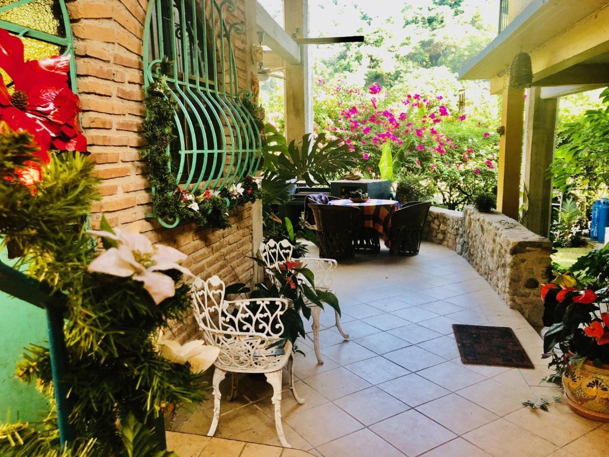 Casa Cereza Apartments Пуерто Валярта Екстериор снимка